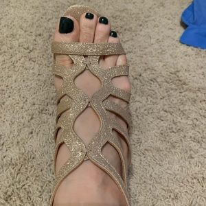 Kelly & Katie Jazelle Gold glitter women’s heels